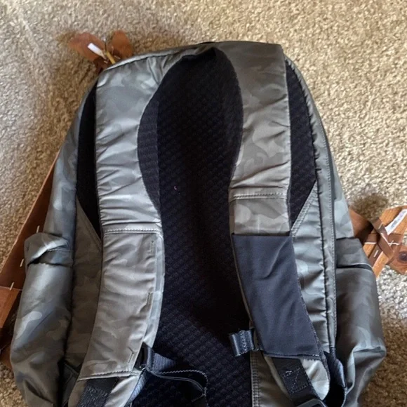 NEW~Lululemon Cruiser Backpack Savasana Camouflage. Retails $275 - Picture 3 of 6